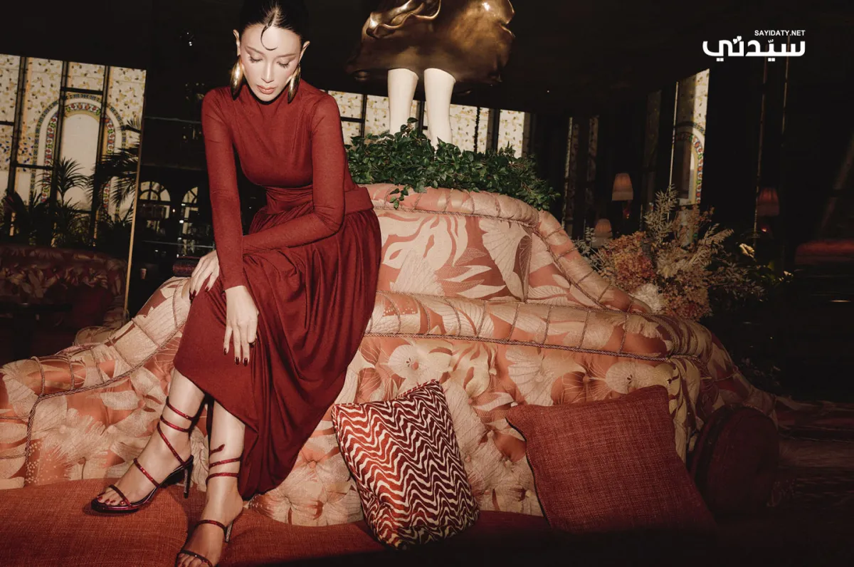 صندل Cleo من رينيه كاوفيلا Rene Caovilla فستان من تشاتس باي سي دام CHATS by C.Dam أقراط من ماغدا بوتريم Magda Butrym