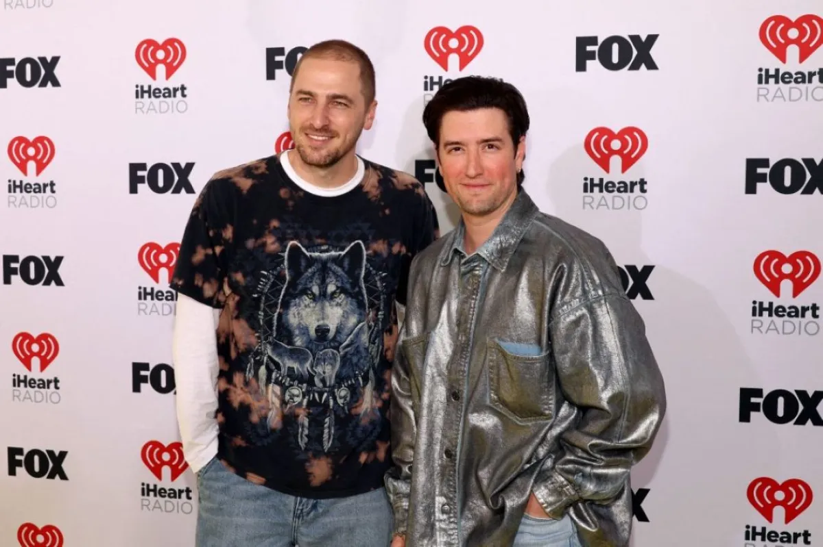 أعضاء فرقة "بيج تايم راش" كيندال شميدت ولوغان هندرسون Kendall Schmidt and Logan Henderson of Big Time Rush- مصدر الصورة: (Photo by Jesse Grant / GETTY IMAGES NORTH AMERICA / Getty Images via AFP)