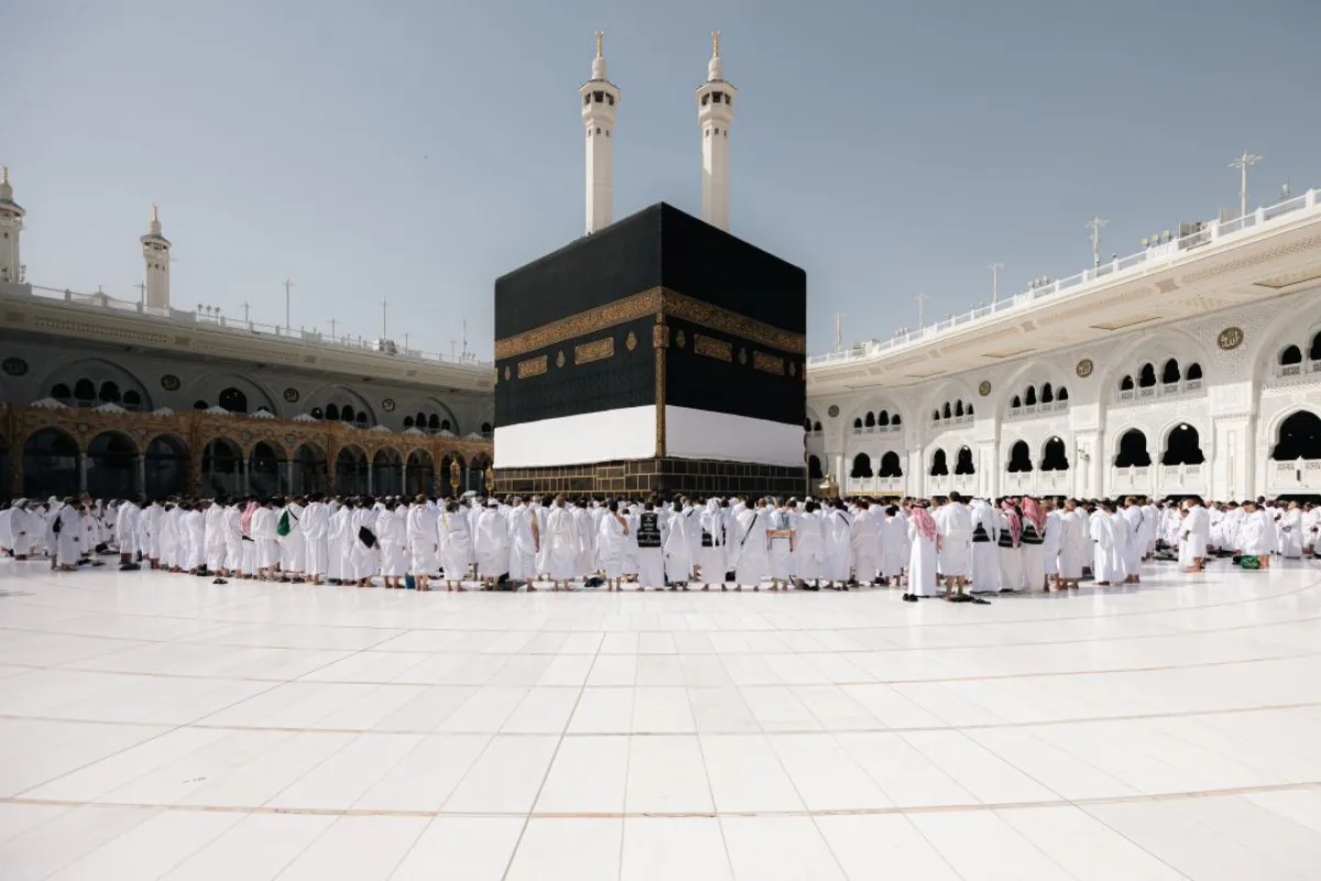 صحن الطواف خلال إحدى الصلوات في المسجد الحرام 