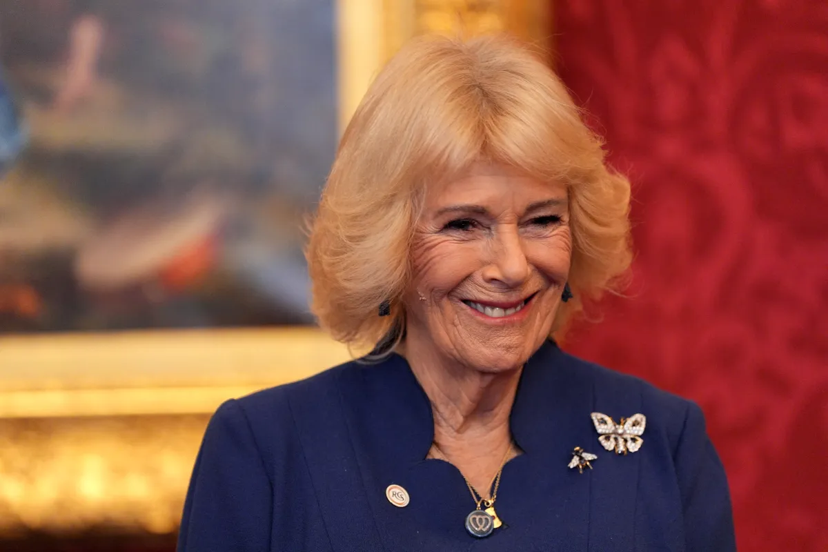 الملكة كاميلا في قصر سانت جيمس بلندن ( Queen Camilla at St. James's Palace in London ). مصدر الصورة: Yui Mok / POOL / AFP