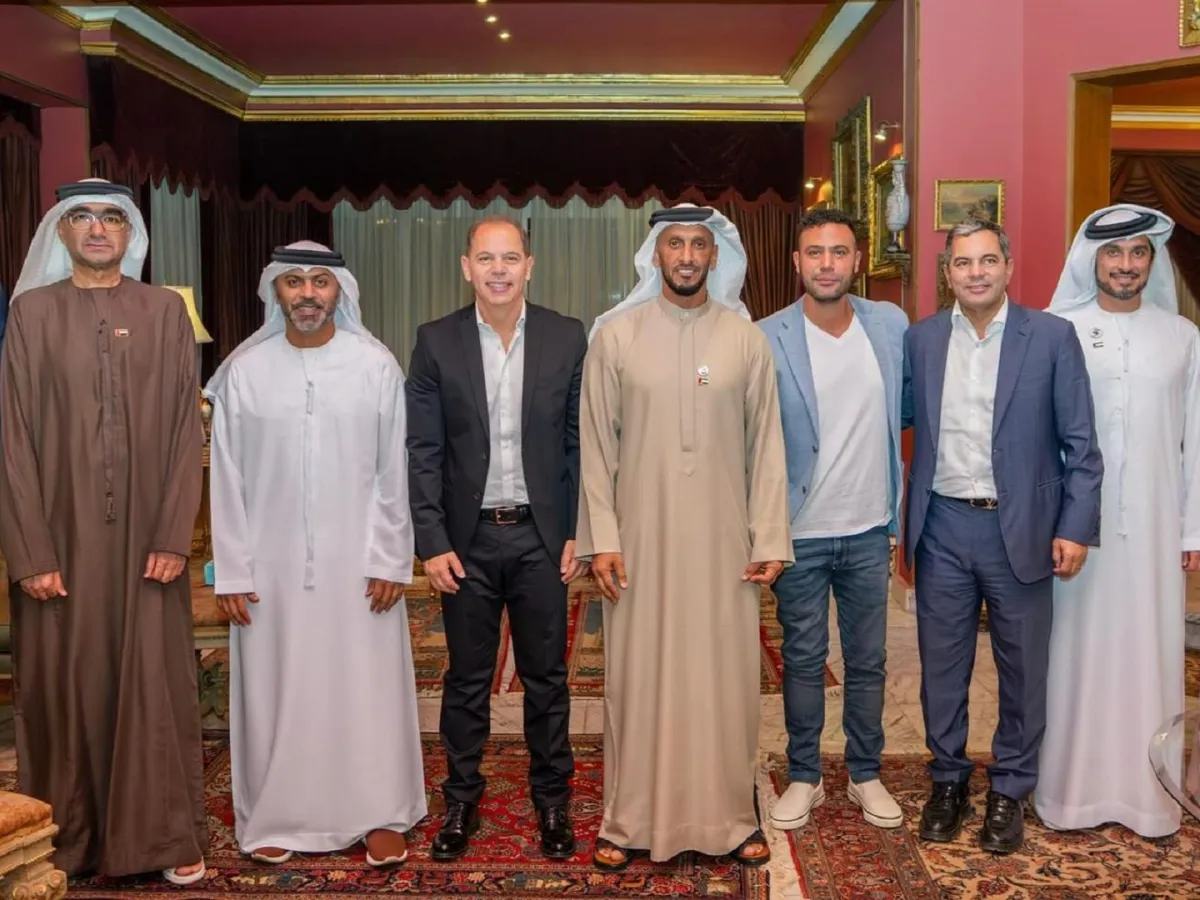 وفد الإمارات فى منزل عادل إمام - الصورة من حساب محمد إمام