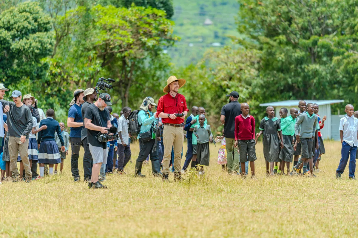 مستر بيست يدعم الأعمال الخيرية من خلال مبادرة بالتعاون مع قمة المليار متابع - الصورة من وكالة الأنباء الإماراتية "وام"