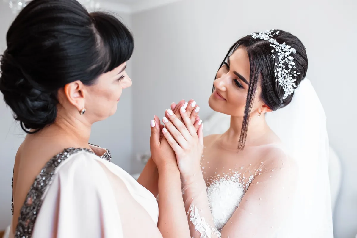 تهنئه لأم العروس بزواج ابنتها