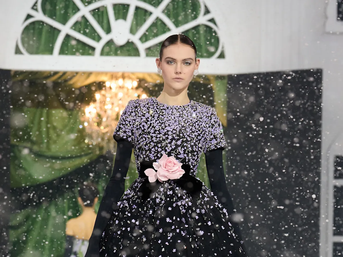 فستان من ريتشارد كوين Richard Quinn - الصورة من Launchmetrics/Spotlight ©