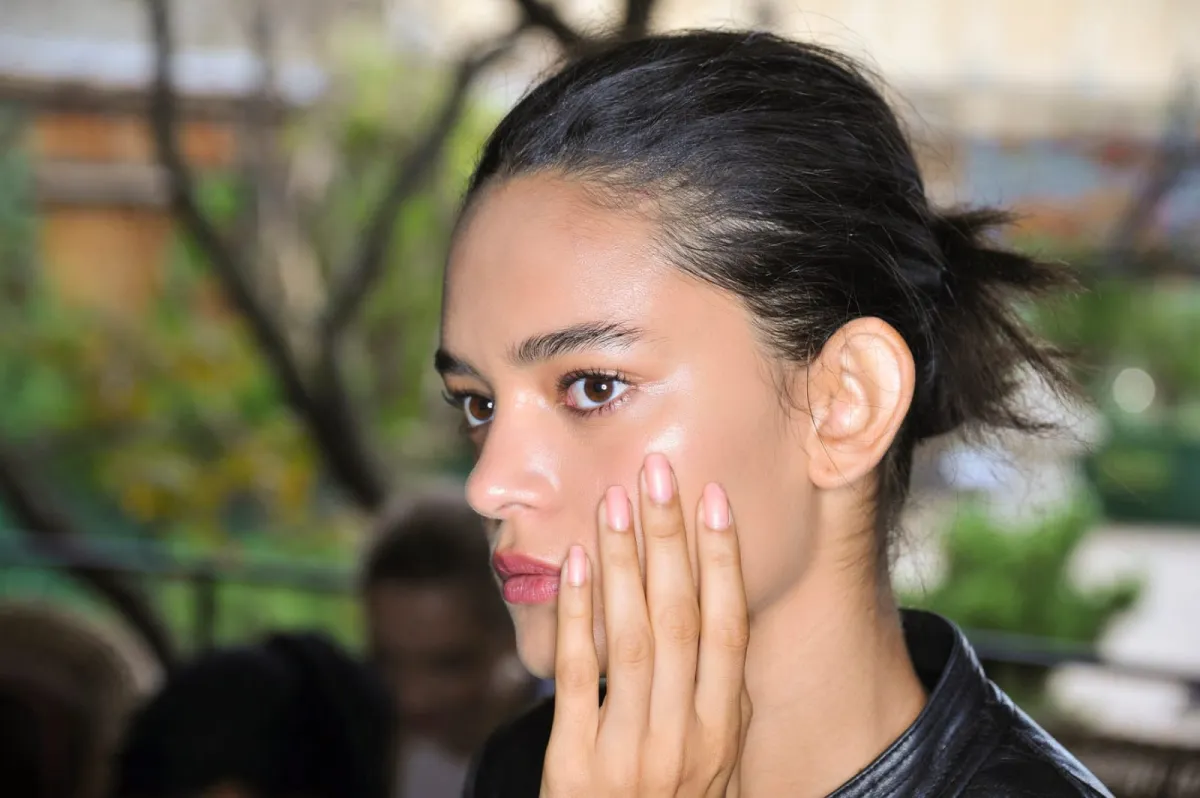 أخطاء العناية بالأظافر التي ترتكبينها يوميا دون أن تعرفي وكيف تصححينها