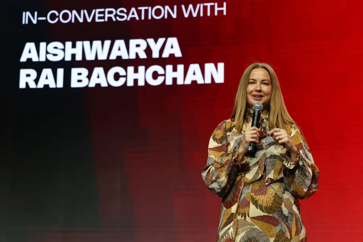 ريا أبي راشد Raya Abirached في الجلسة الحوارية مع آيشواريا راي بمهرجان البحر الأحمر السينمائي الدولي 2025. مصدر الصورة: Tim P. Whitby/Getty Images for The Red Sea International Film Festival