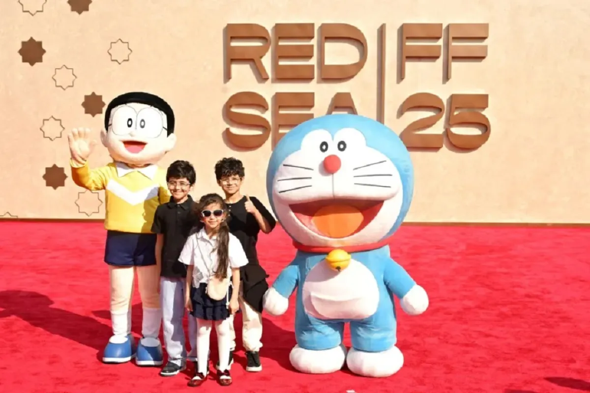 السجادة الحمراء لفيلم الأنيميشن الياباني دورايمون: نوبيتا في عالم اللوحات. مصدر الصورة: Eamonn M. McCormack/Getty Images for The Red Sea International Film Festival