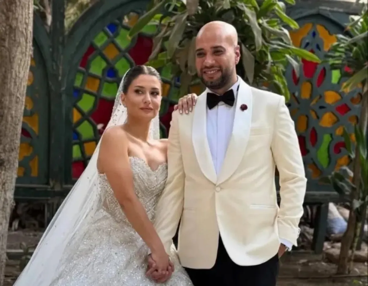 حاتم صلاح وعروسه نهلة راغب- الصورة من مكتبه الصحفي