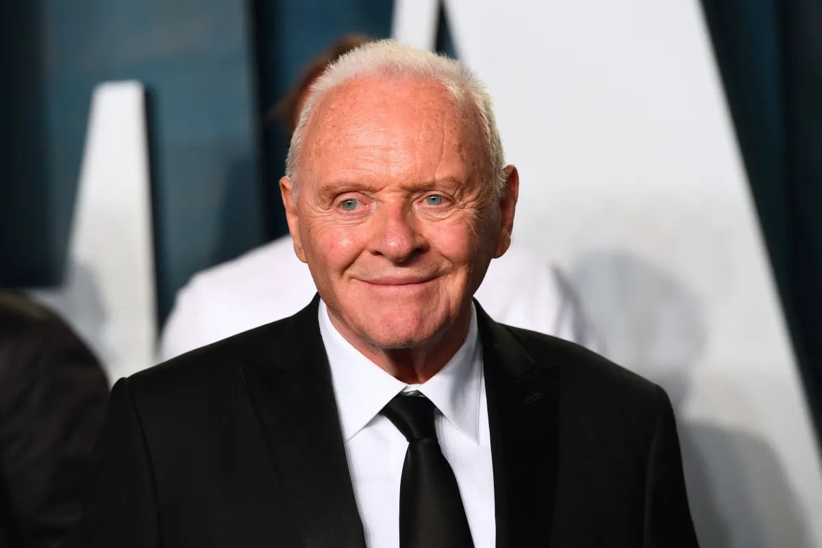 أنتوني هوبكنز حفل فانيتي فير لجوائز الأوسكار لعام 2022 (Anthony Hopkins attends the 2022 Vanity Fair Oscar Party). مصدر الصورة: Patrick T. FALLON / AFP
