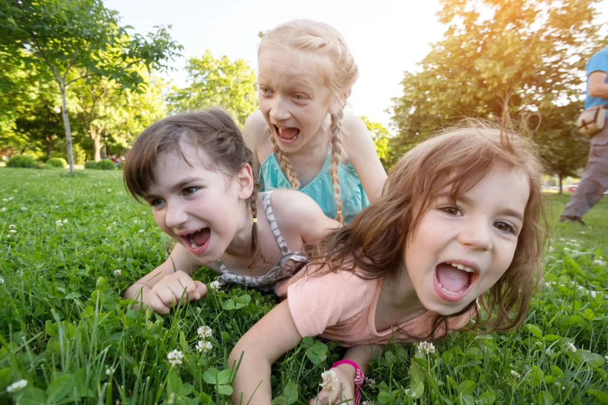 صورة أطفال يلعبون