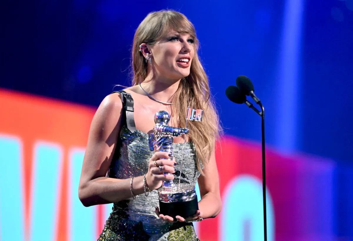 تايلور سويفت Taylor Swift في حفل توزيع جوائز MTV VMA 2025. مصدر الصورة:  Noam Galai/Getty Images for MTV/AFP