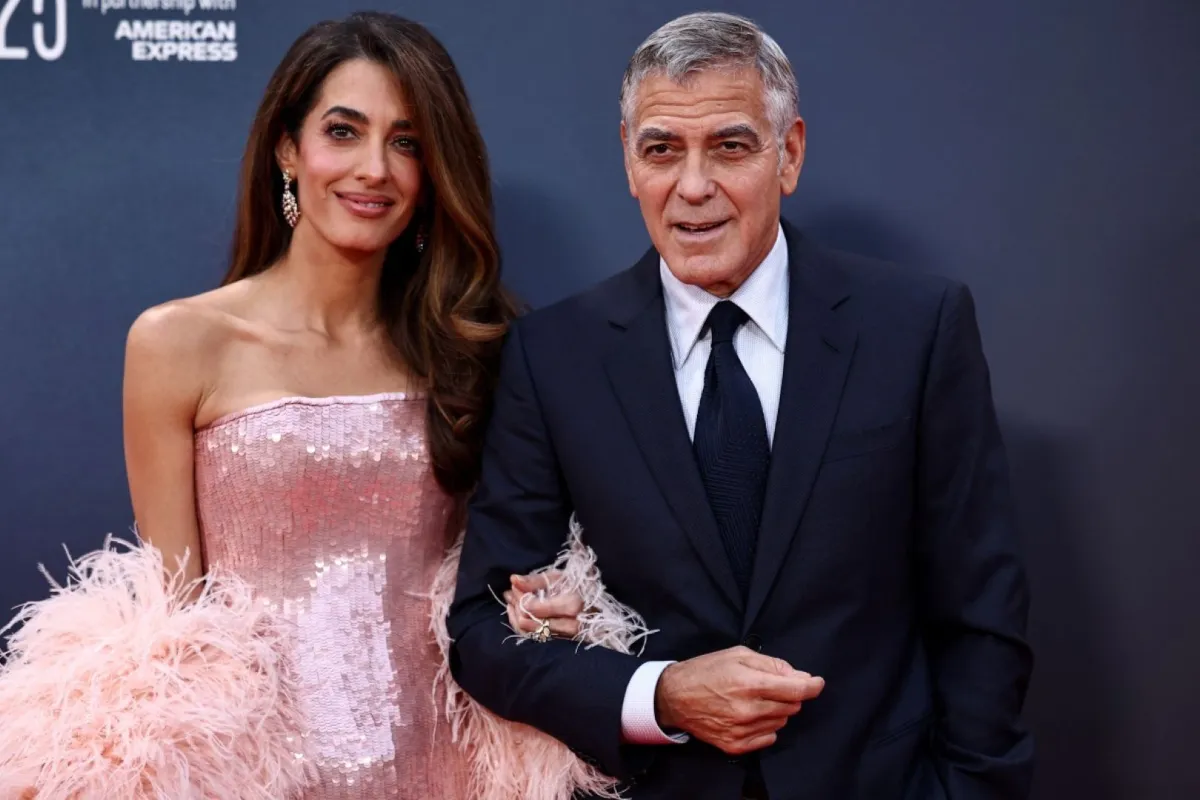 جورج George Clooney وزوجته أمل كلوني Amal Clooney في مهرجان لندن السينمائي الدولي 2025. مصدر الصورة: HENRY NICHOLLS / AFP