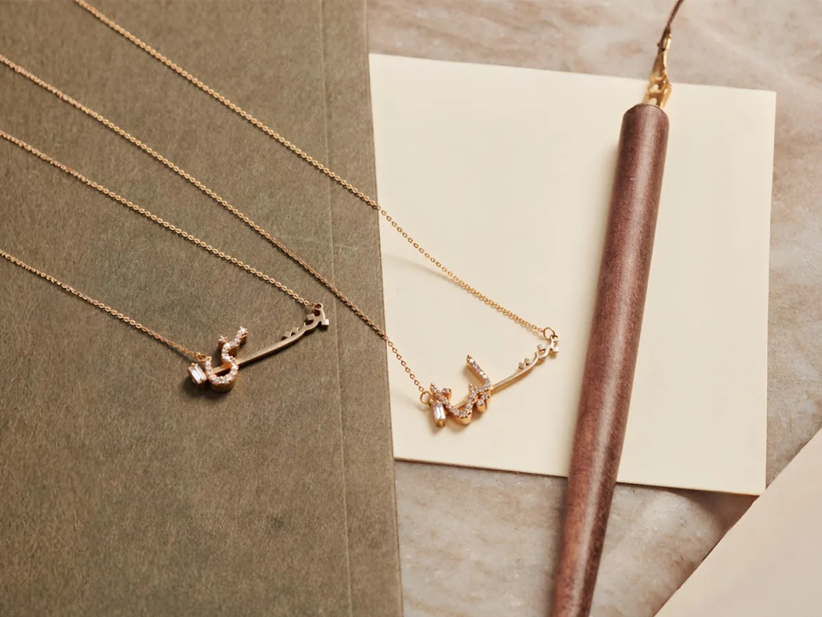 مجوهرات بحروف عربية للاحتفال بيوم اللغة العربية- الصورة من علامة شارمالينا Charmaleena