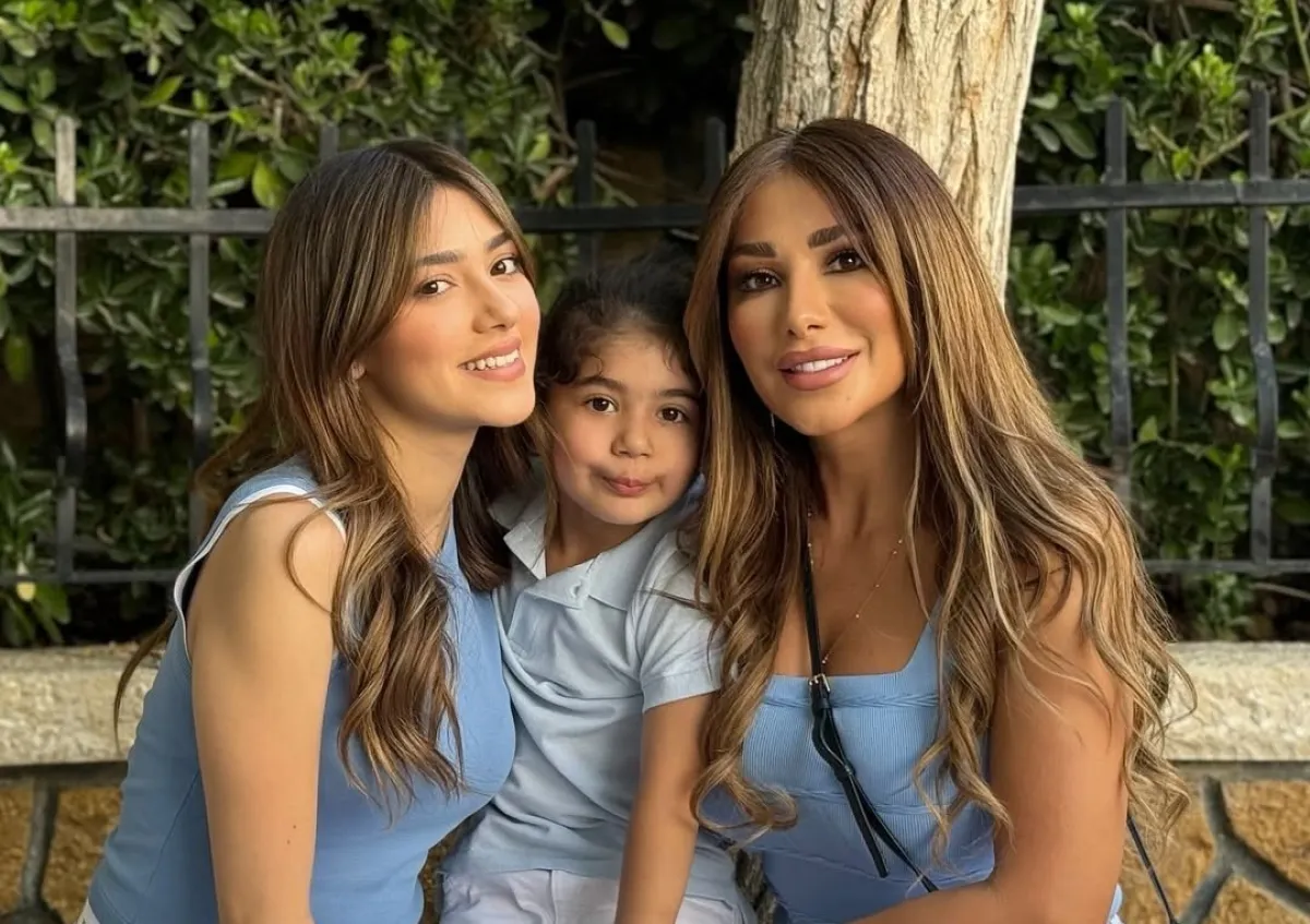 لمى الرهونجي مع ولديها يزن السيد وأصالة نصري- الصورة من حساب أصالة على إنستغرام