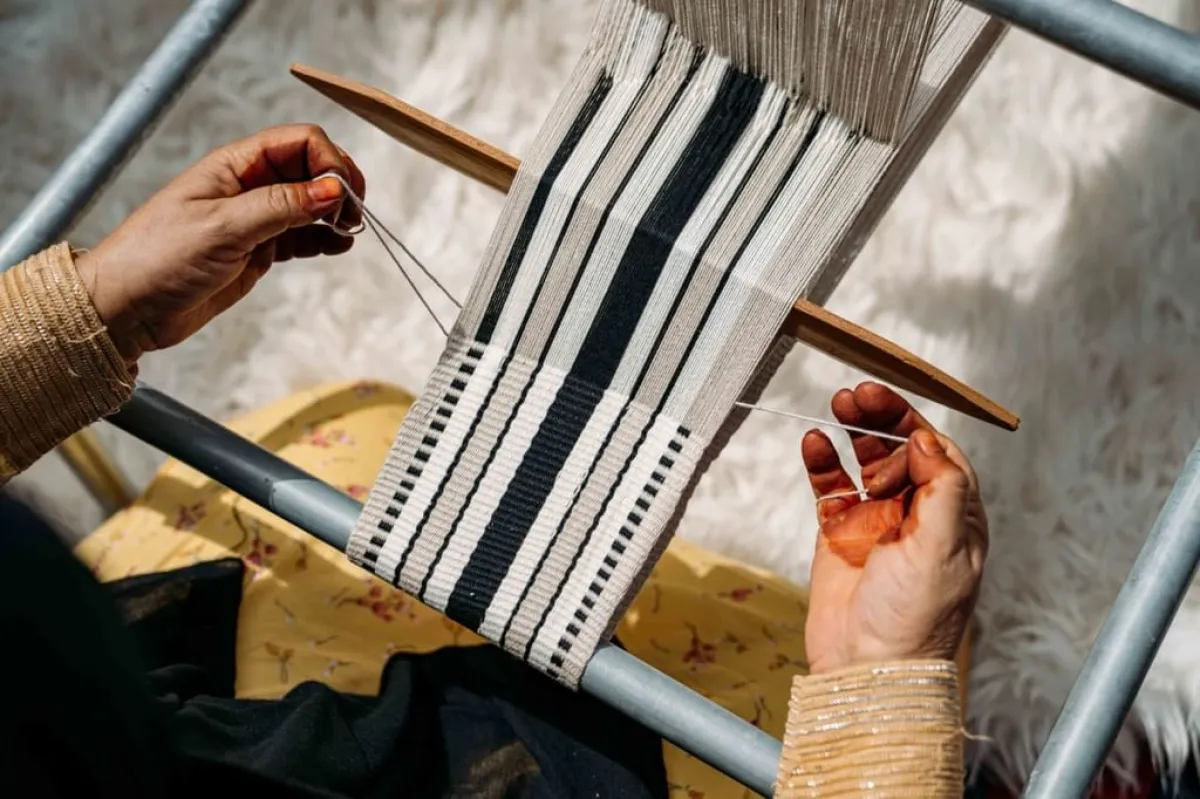 فن السدو. الصورة من وكالة الأنباء الإماراتية "وام"