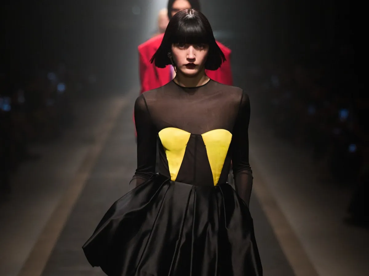 فستان من فيرساتشي Versace - الصورة من Launchmetrics/Spotlight ©