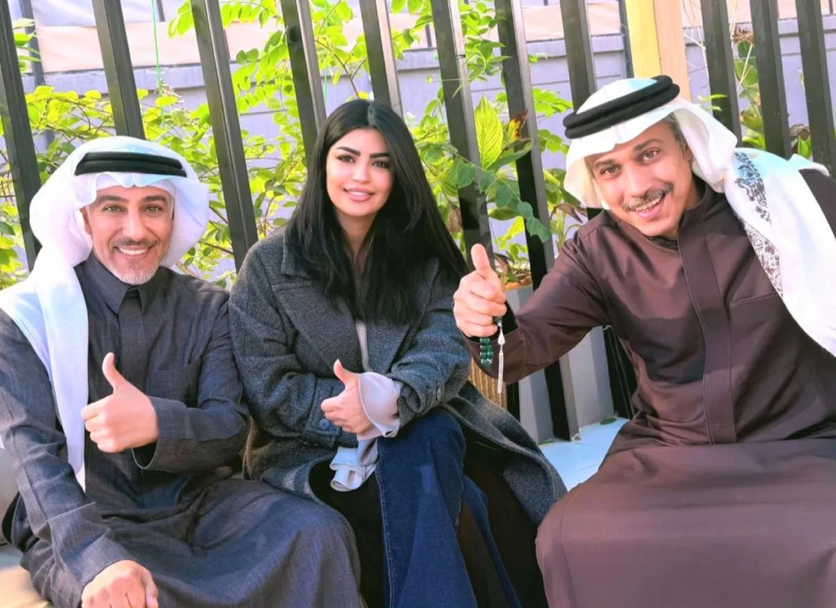 تركي اليوسف وميلا الزهراني وعبد المحسن النمر بصورة من كواليس المرسي -الصورة من حساب تركي اليوسف على الانستغرام
