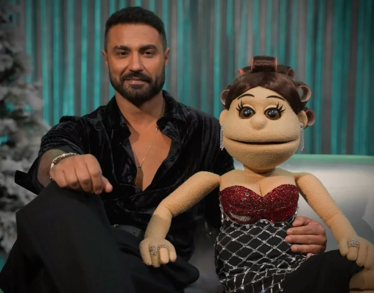 كريم فهمي مع أبلة فاهيتا - الصورة من الحساب الرسمي لأبلة فاهيتا على إنستغرام