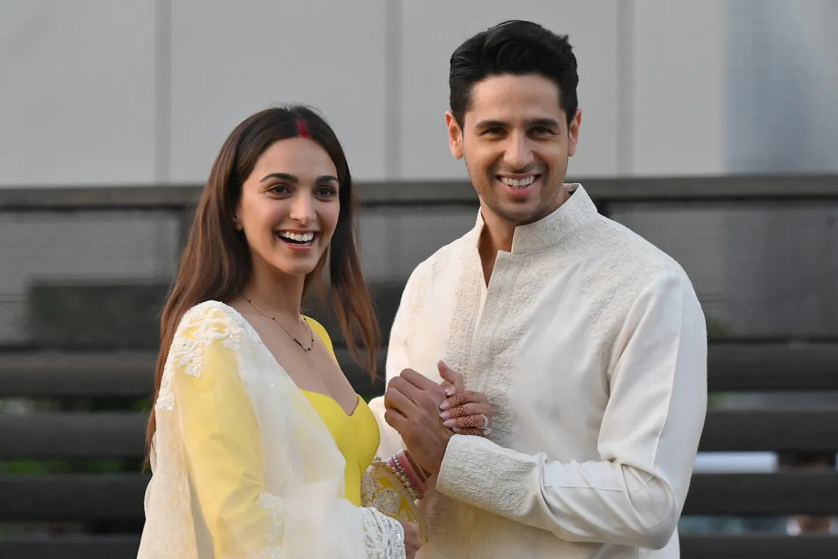 سيدهارث مالهوترا وكيارا أدفاني في مومباي ( Sidharth Malhotra and Kiara Advani in Mumbai ). مصدر الصورة:SUJIT JAISWAL / AFP