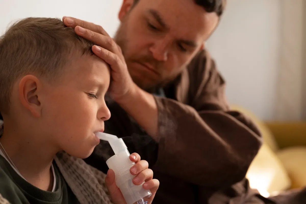 طفل يعاني من ضيق التنفس