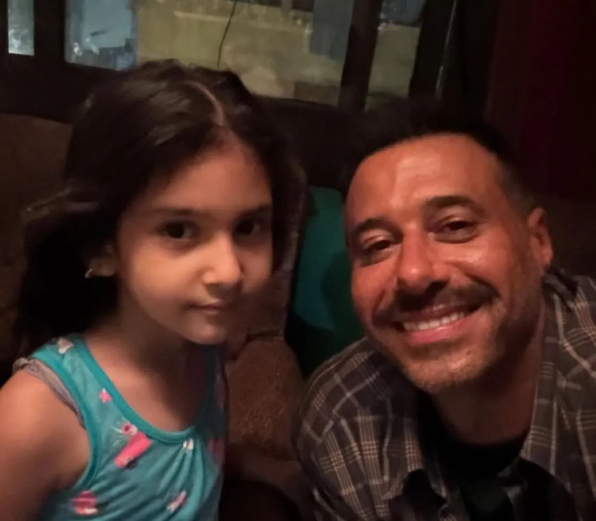 أحمد السعدني والطفلة لين محروس- الصورة من حسابه على إنستغرام 