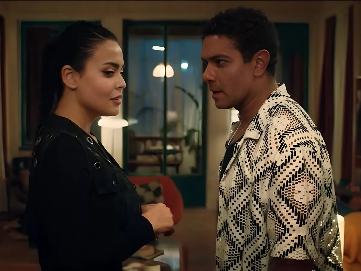 آسر ياسين وأسماء جلال من فيلم إن غاب القط - الصورة من الشركة المنتجة