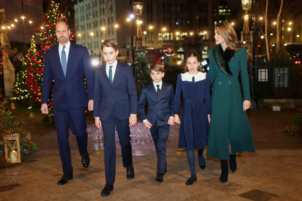 الأمير ويليام والأمير جورج والأمير لويس وكاثرين والأميرة شارلوت في لندن (Prince William, Prince George, Prince Louis, Catherine, and Princess Charlotte in london). مصدر الصورة: Chris Jackson / POOL / AFP