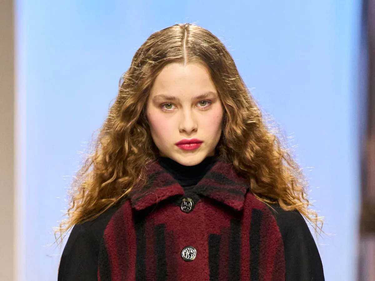 طريقة تطبيق مكياج مشرق للعام الجديد 