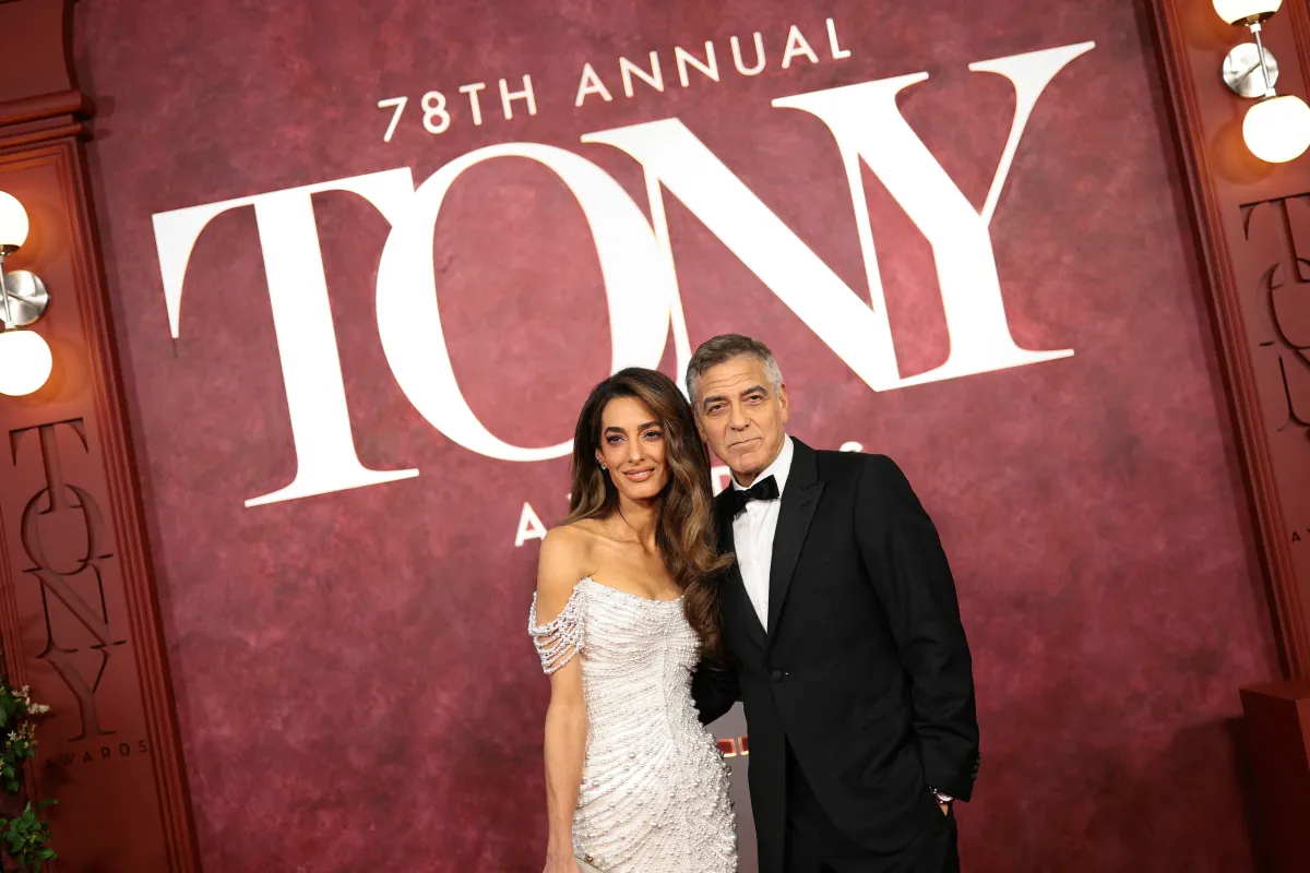 أمل كلوني وجورج كلوني، يونيو 2025 (مصدر الصورة : Dimitrios Kambouris / GETTY IMAGES NORTH AMERICA / Getty Images via AFP)