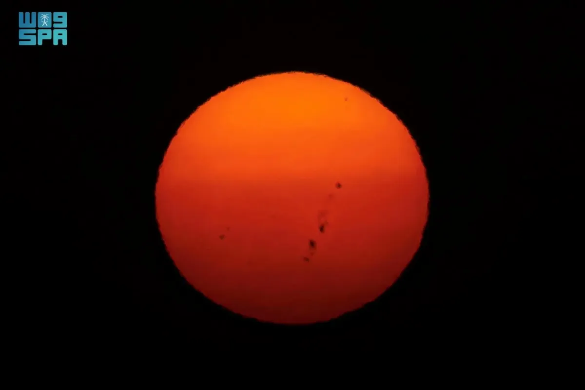 رصد بقع شمسية نشطة بالسعودية - الصورة من وكالة الأنباء السعودية "واس"