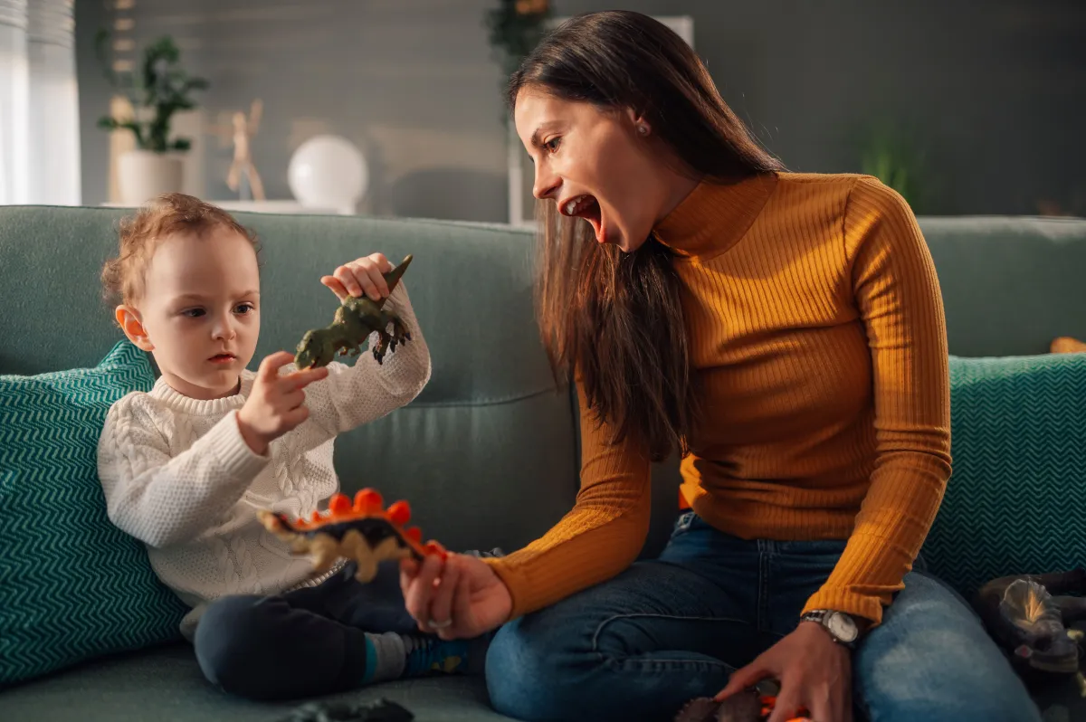 صورة أم وابنها في حالة غضب