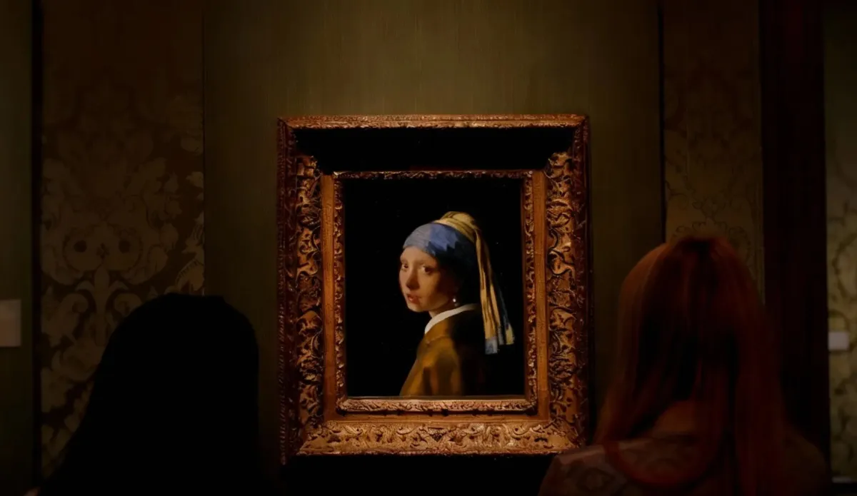 لوحة الفتاة ذات القرط اللؤلؤي - الصورة من unsplash by afieldphotos 