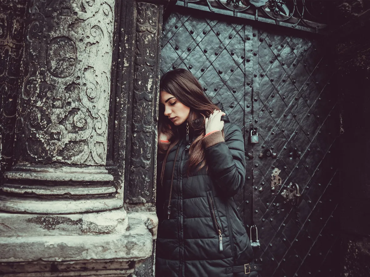 رؤيا الباب الحديد المغلق في المنام -الصورة تعبيرية