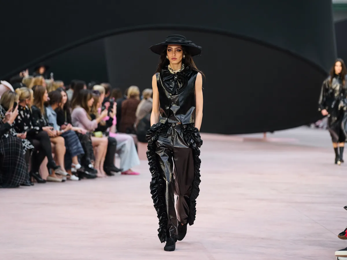 بدلة من شانيل Chanel- الصورة من Launchmetrics/Spotlight ©