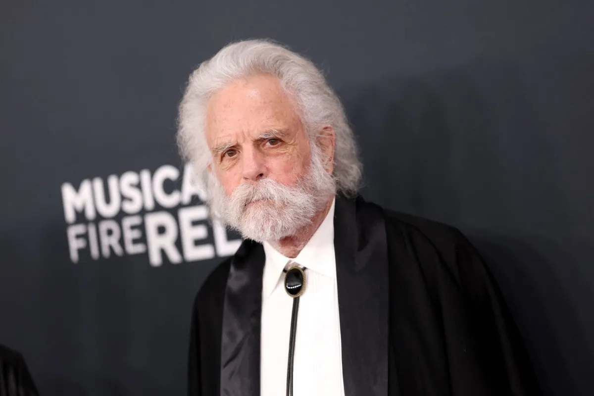 بوب وير Bob Weir في حفل توزيع جوائز غرامي 2025. مصدر الصورة: Matt Winkelmeyer/Getty Images for The Recording Academy/AFP