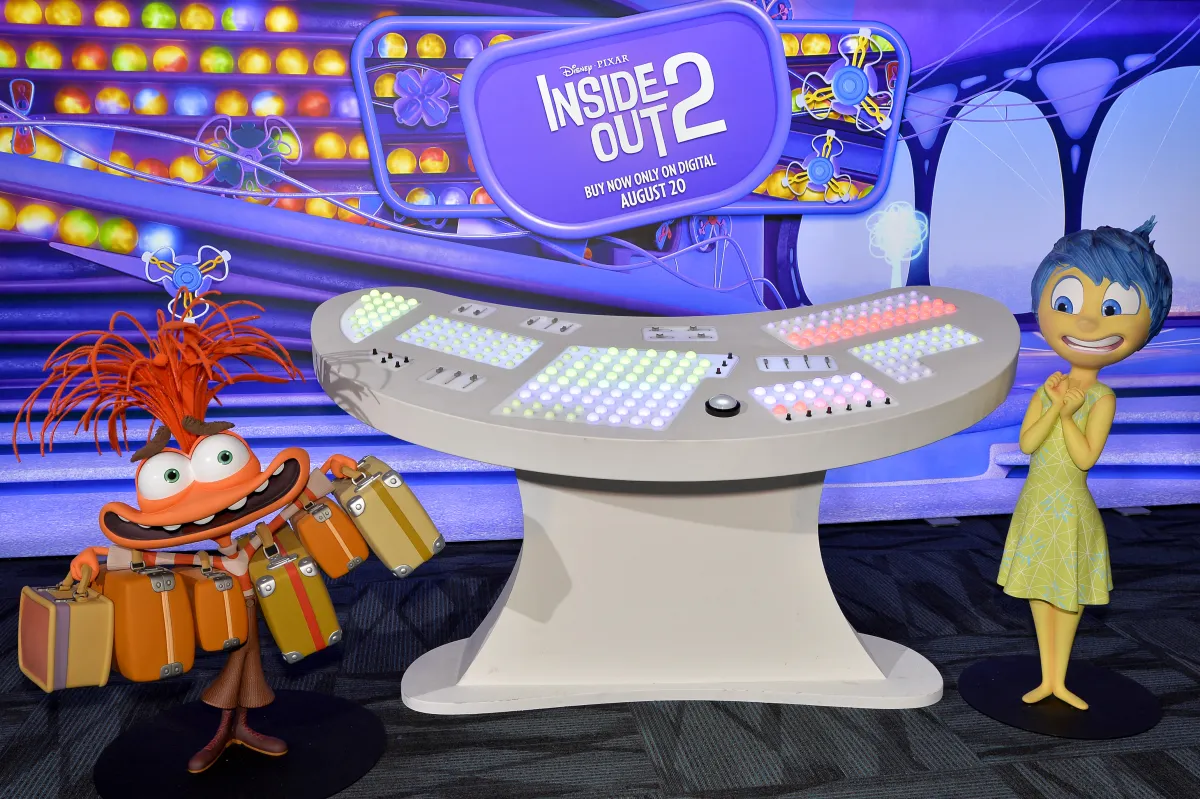 صورة لجناح فيلم "Inside Out 2" في معرض D23 احتفالاً بإطلاقه الرقمي كاليفورنيا ( A view of the Inside Out 2 Booth at D23, celebrating digital release). مصدر الصورة:Jerod Harris / GETTY IMAGES NORTH AMERICA / Getty Images via AFP