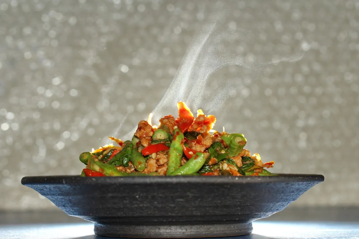 طبق غني بالتوابل الحارة