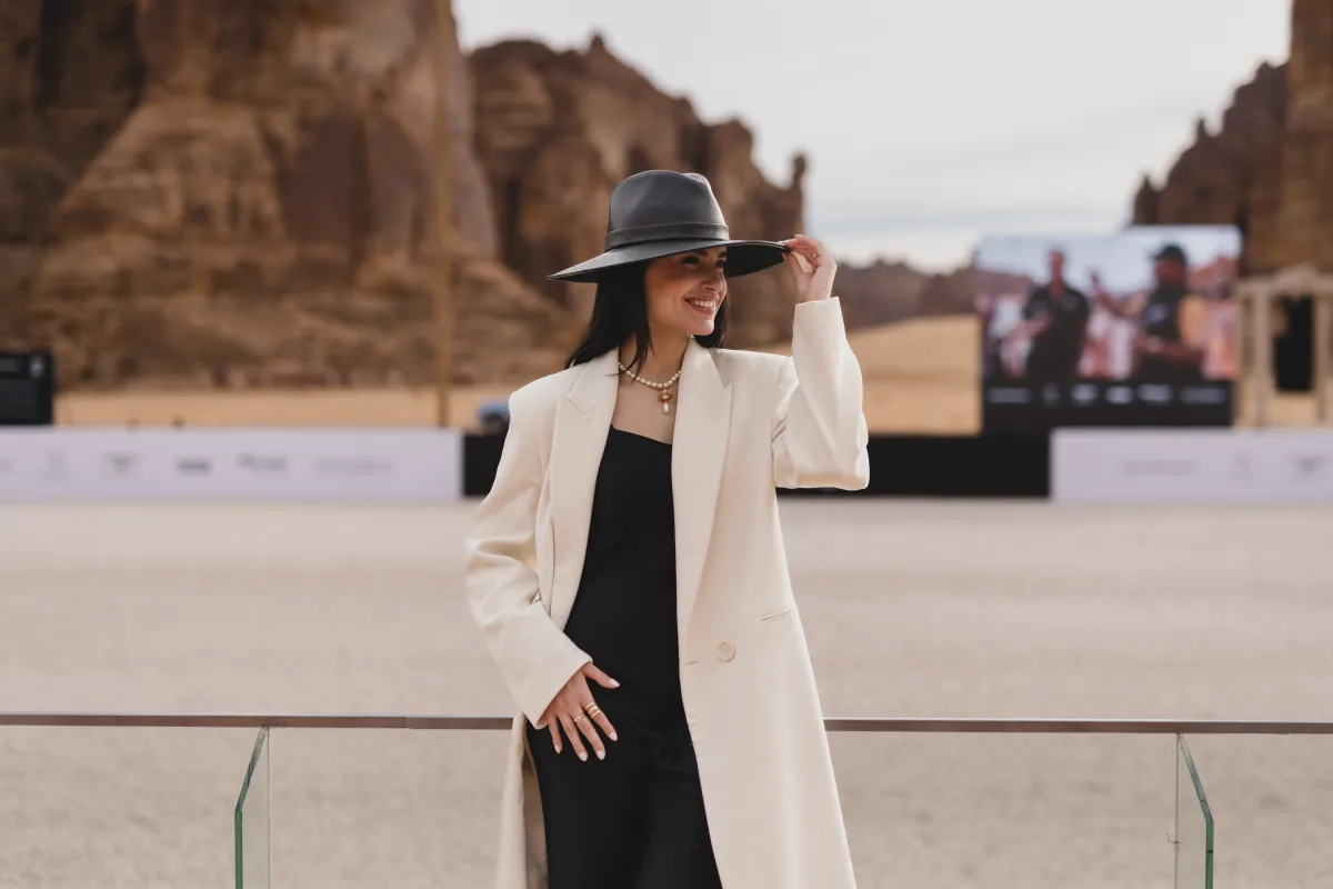 إطلالة شتوية أنيقة تعانق سحر جبال العُلا