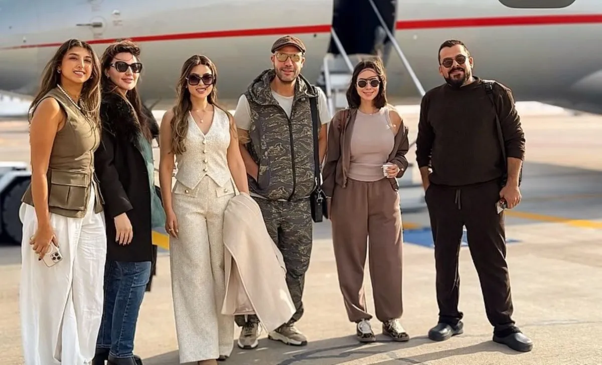 منذر رياحنة برفقة فريق عمل مسلسل الكينج - الصورة من حسابه على إنستغرام