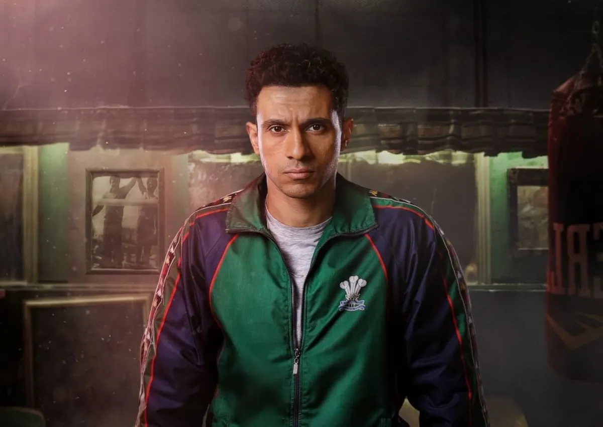 عصام عمر على الملصق الدعائي لمسلسل بطل العالم- الصورة من صفحة منصة يانغو بلاي على إنستغرام