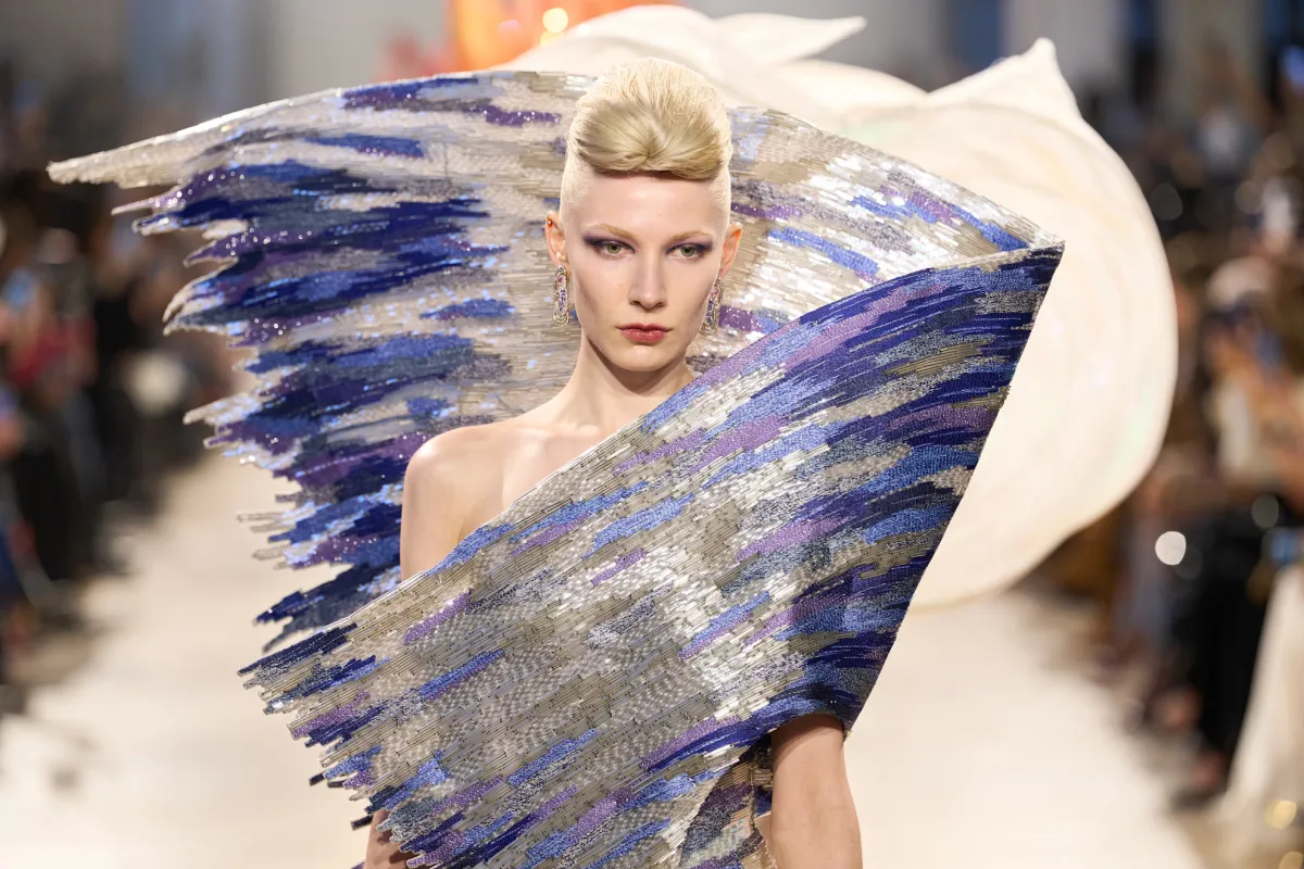 تصميم من راهول ميشرا Rahul Mishra- الصورة من Launchmetrics/Spotlight© 