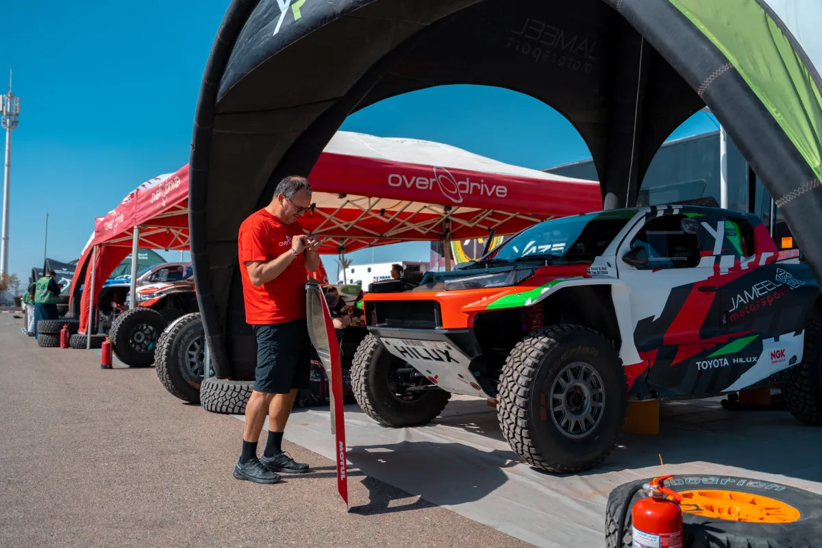 جانب من الاستعداد لانطلاق رالي باها حائل تويوتا 2026. الصورة من الحساب الرسمي للاتحاد السعودي للسيارات والدراجات النارية على منصة x