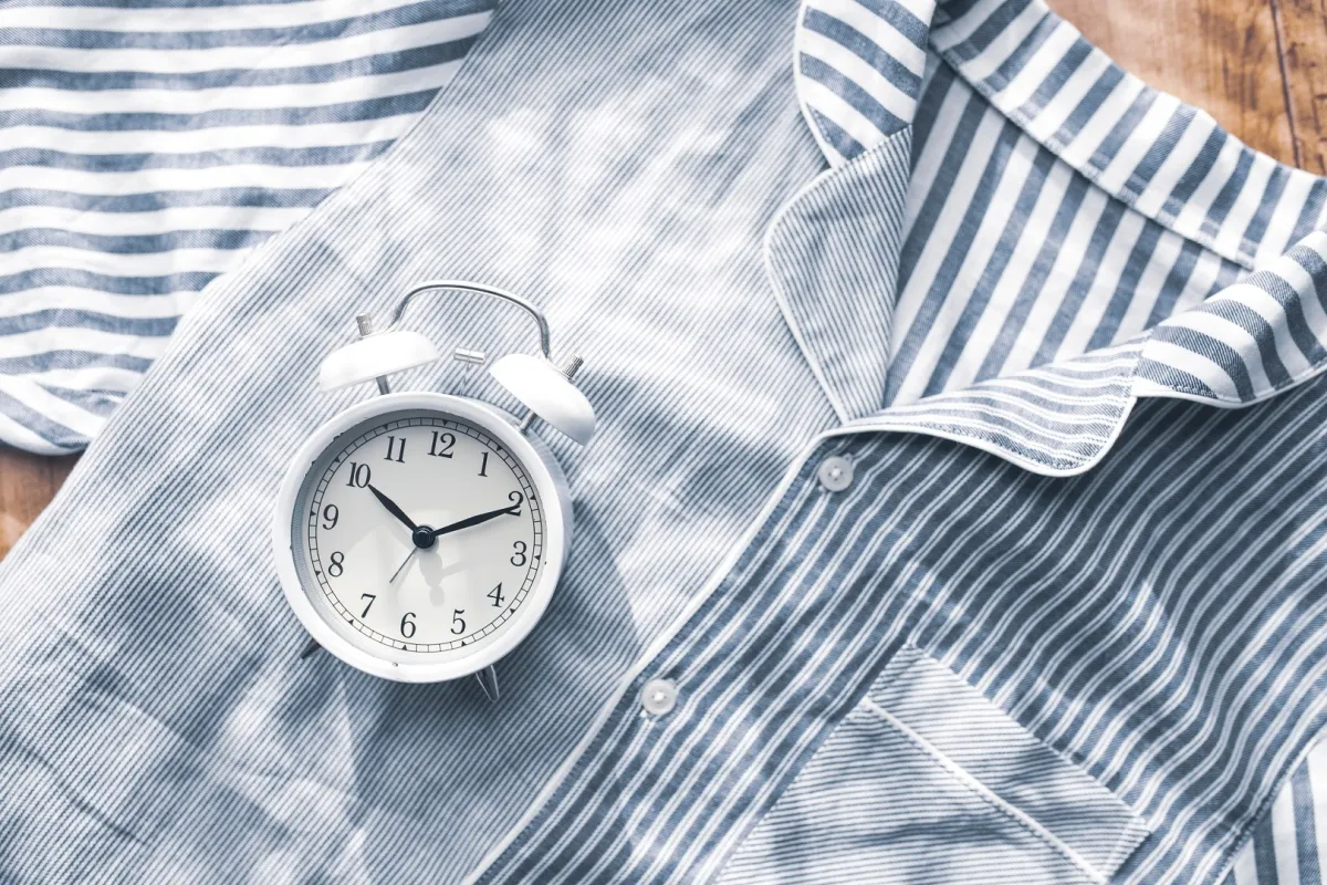 ثوب للنوم مع منبه