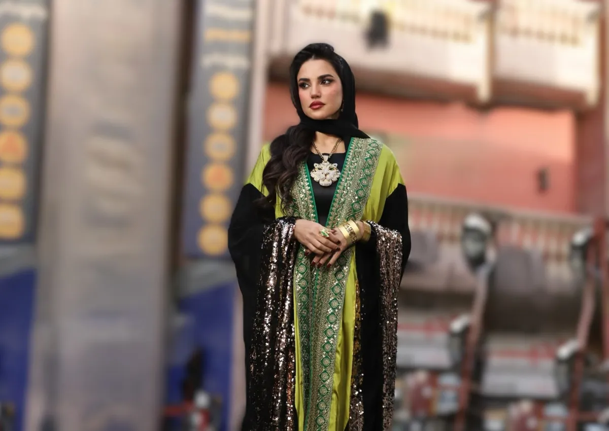 درة زروق بالعباية- الصورة من حسابها الرسمي على إنستغرام 