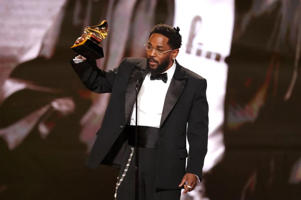 كندريك لامار Kendrick Lamar في حفل توزيع جوائز غرامي 2026. مصدر الصورة: Kevin Winter/Getty Images for The Recording Academy/AFP