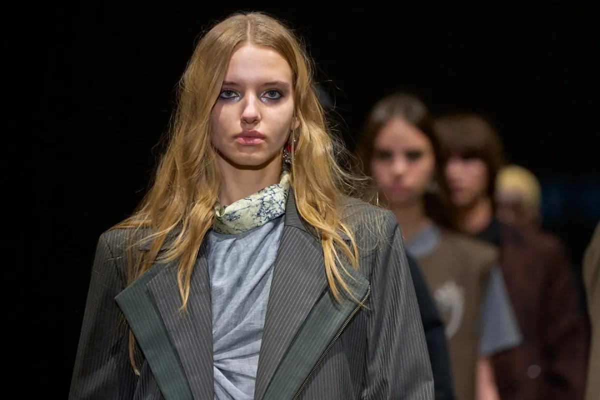 من عرض Absent Findings Polimoda  لأسبوع دبي للموضة خريف شتاء 2026-2027 -  مصدر الصورة LaunchmetricsSpotlight©  