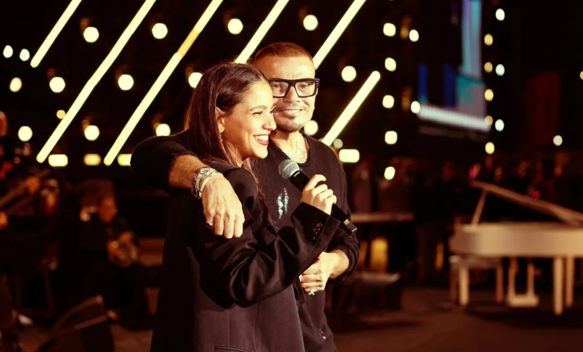 عمرو دياب يغني مع ابنته جانا - الصورة من حساب عمرو دياب على الفيس بوك