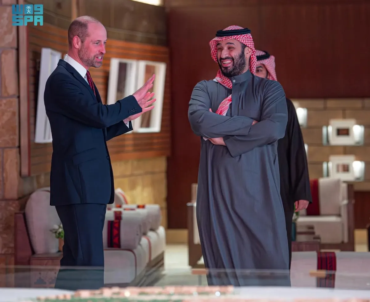 ولي العهد الأمير محمد بن سلمان بن عبدالعزيز آل سعود، والأمير ويليام أمير ويليز. الصورة من وكالة الأنباء السعودية "واس"