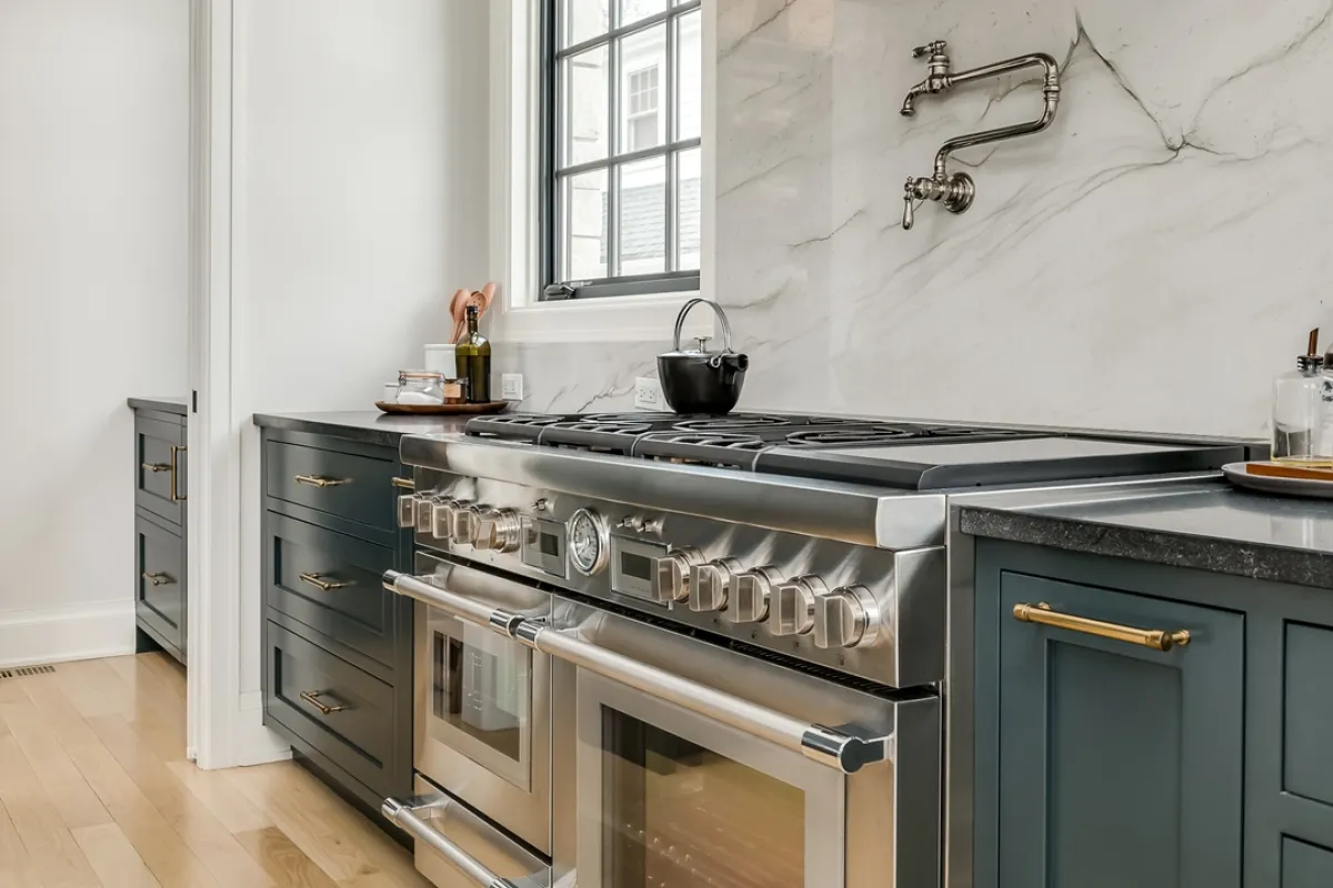 فرن الغاز في المطبخ