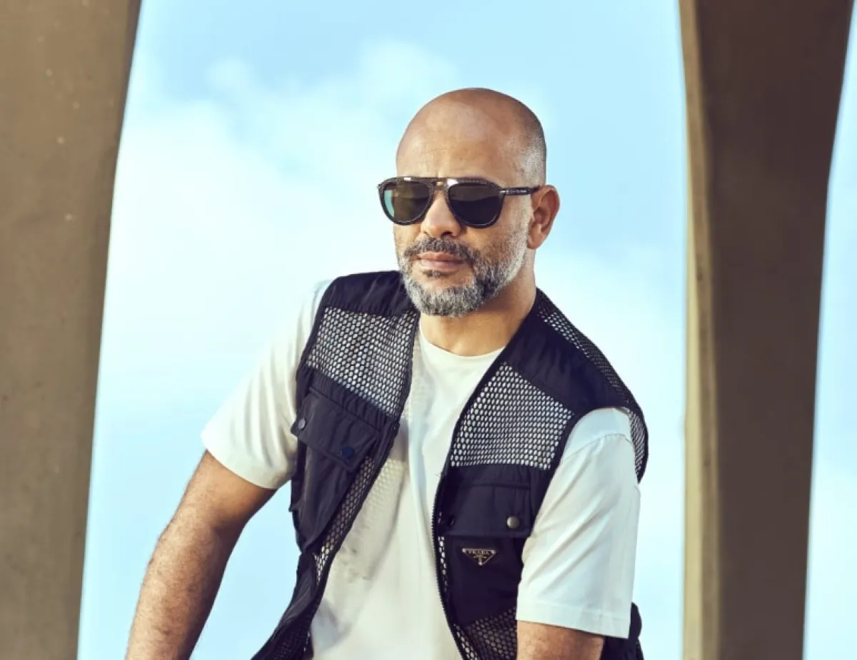 عزيز الشافعي - الصورة من صفحته الرسمية على فيسبوك